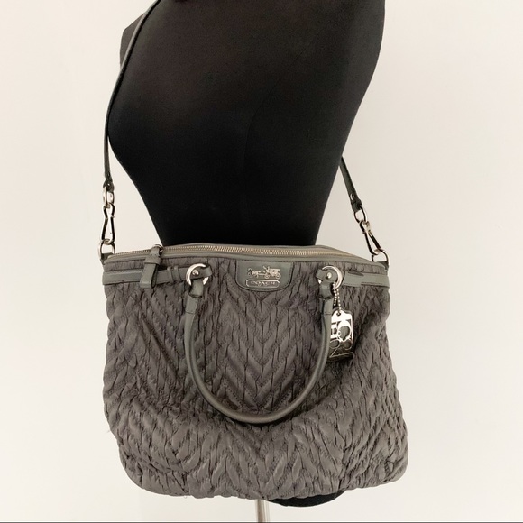 Coach Purse *MOVING SALE DISCOUNTS - Picture 4 of 7